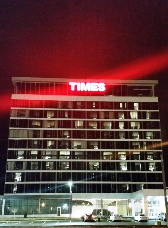 Grand Times Hotel דראמונדוויל מראה חיצוני תמונה