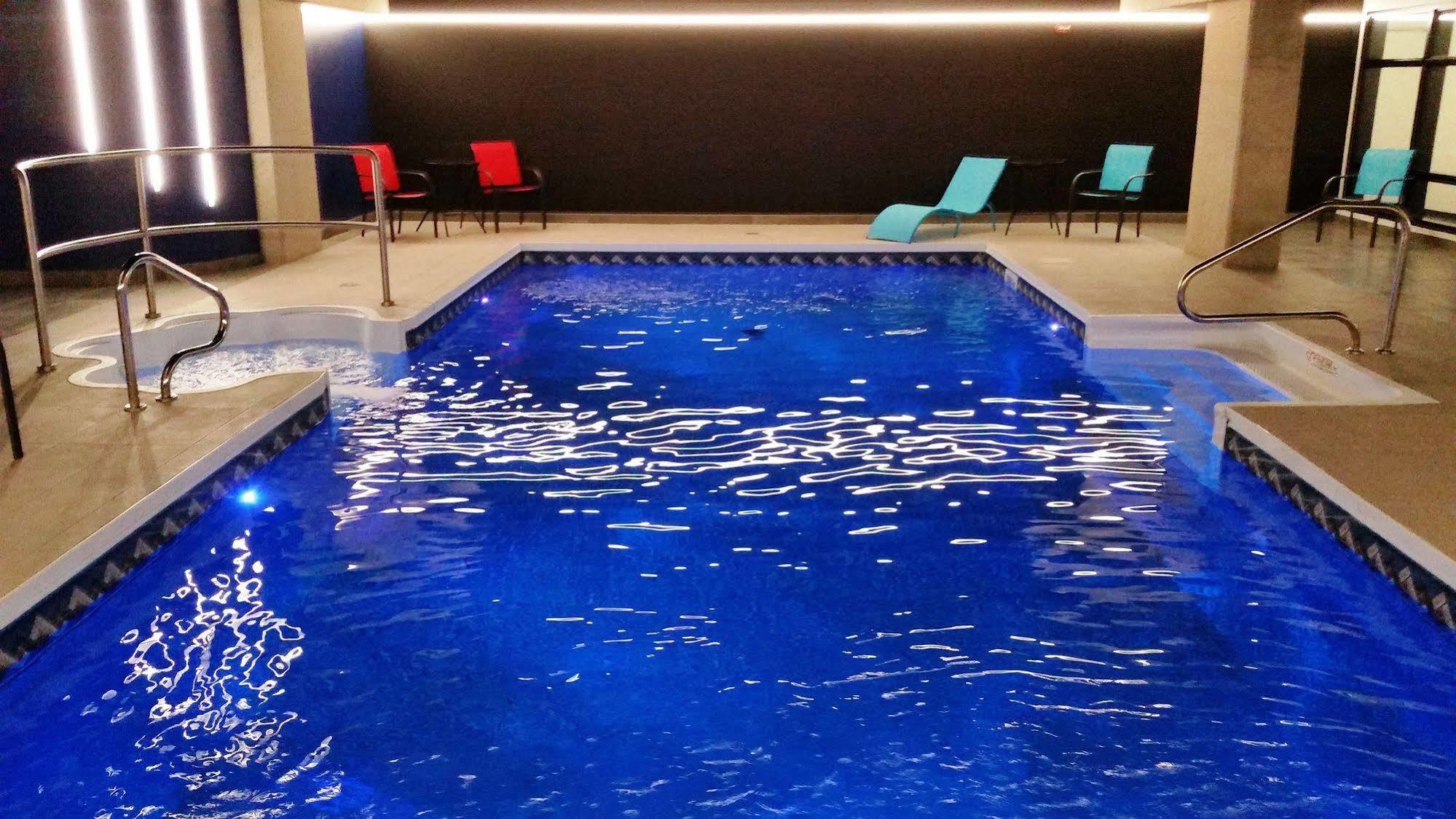Grand Times Hotel דראמונדוויל מראה חיצוני תמונה