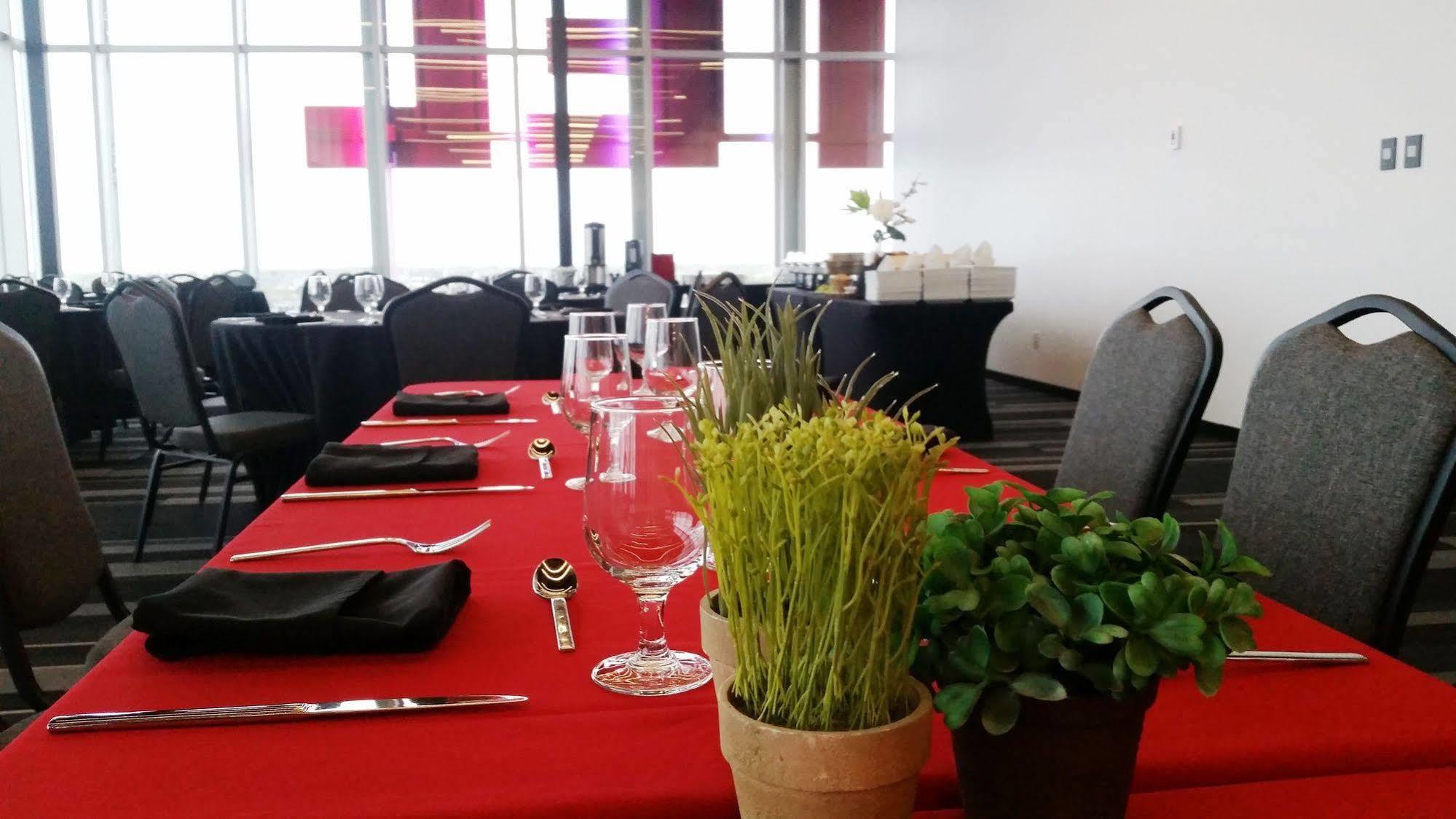 Grand Times Hotel דראמונדוויל מראה חיצוני תמונה